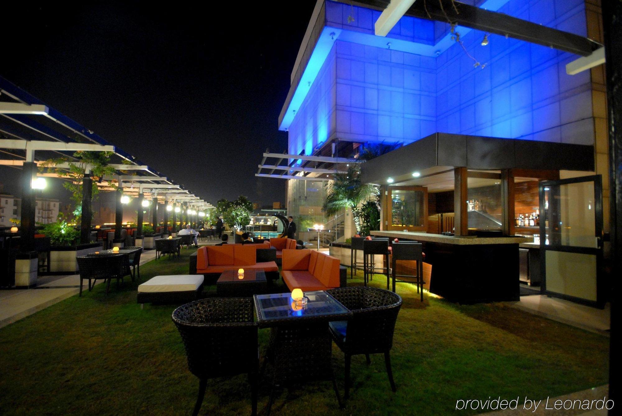 古尔冈丽亭酒店 餐厅 照片 The 137 Pillars Hotel